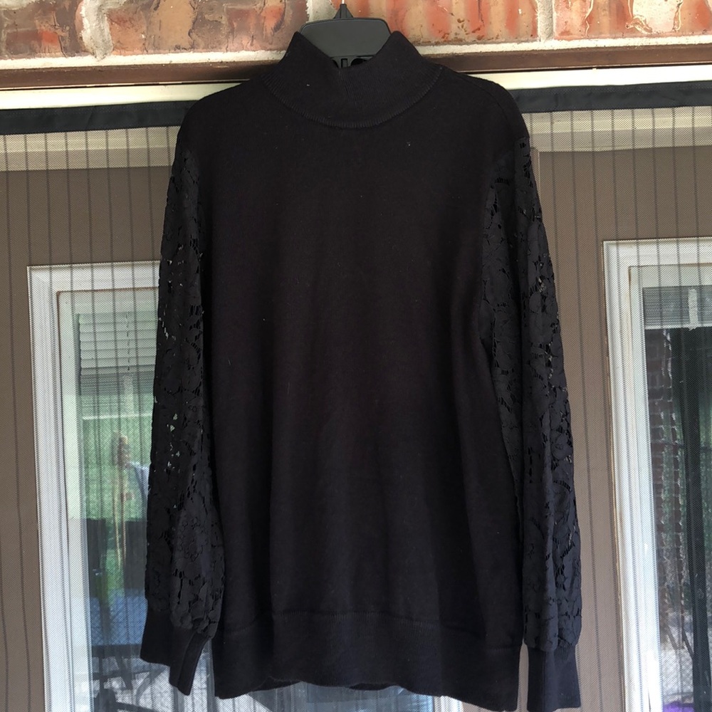 2/$20 Pretty lace sleeve sweater